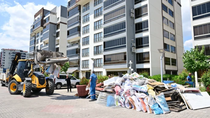 Bursa Yıldırım'daki yangının yaraları sarılıyor
