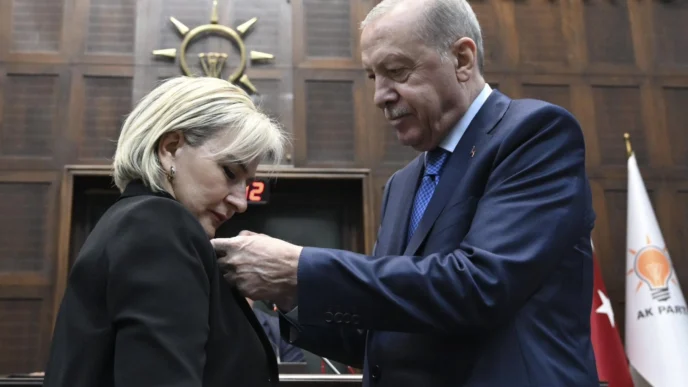 CHP’den istifa eden Nimet Özdemir AK Parti’ye katıldı