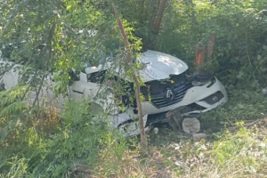 Düzce'de otomobil şarampole kaydı: 3 yaralı!