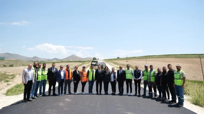 Eskişehir’de Sivrihisar-Çeltik yolunda asfalt çalışması
