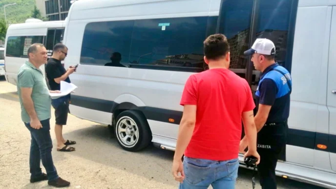 Filmli dolmuşlara ceza yağdı
