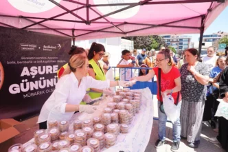 İstanbul Beylikdüzü'nde 15 bin kişilik aşure ikramı
