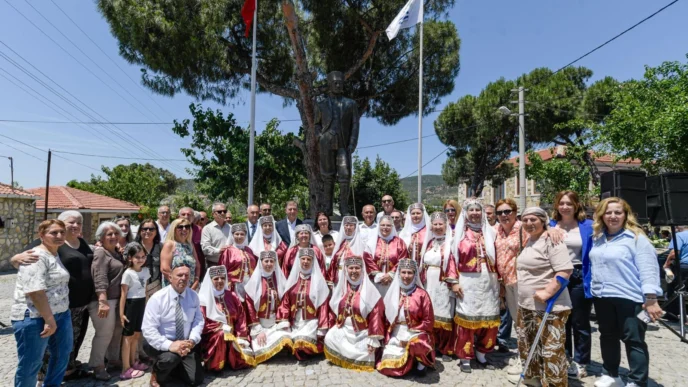 İzmir Büyükşehir'den Foça Yeniköy’de anlamlı açılış