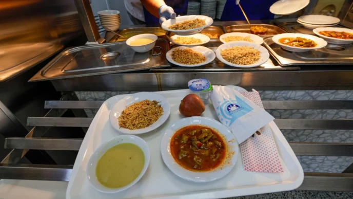 İzmir'de krize karşı 25 TL'lik sofra