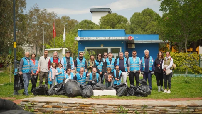 İzmir’de “Temiz Park” etkinliğiyle parklar pırıl pırıl oldu