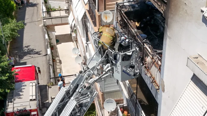 İzmir Karabağlar'daki yangında 6 kişi güvenle tahliye edildi
