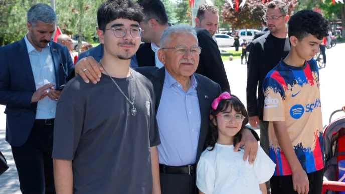 Kayseri Büyükşehir Konservatuvarı'nda mezuniyet sevinci
