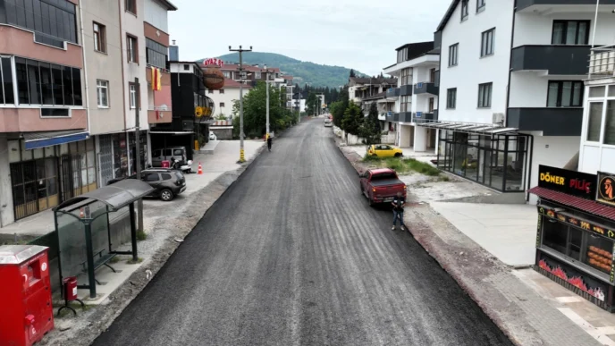 Kocaeli Büyükşehir’den Gölcük’te asfalt yenileme