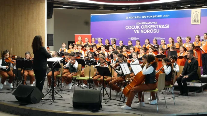 Kocaeli'de geleceğin sanatçıları ayakta alkışlandı