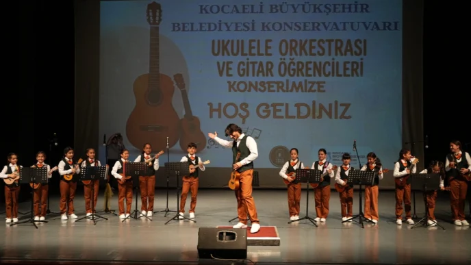 Kocaeli'de konservatuvar öğrencileri hem çaldı hem oynadı