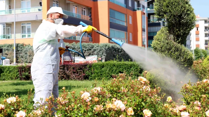 Konya Karatay'da ilaçlama çalışmaları sürüyor