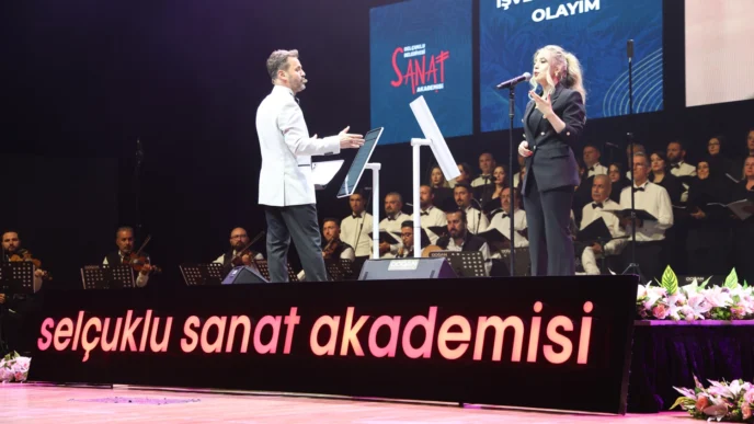 Konya Selçuklu'da Müzeyyen Senar şarkıları yankılandı