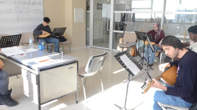 Malatya’da bağlama sevgisi kültürleri buluşturuyor