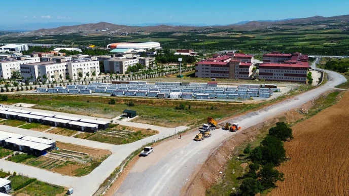 Malatya’da yol açma çalışmaları sürüyor