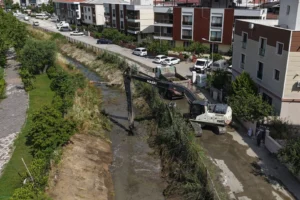 Manisa’da sulama kanalında kapsamlı temizlik