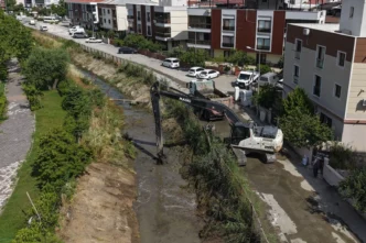 Manisa’da sulama kanalında kapsamlı temizlik