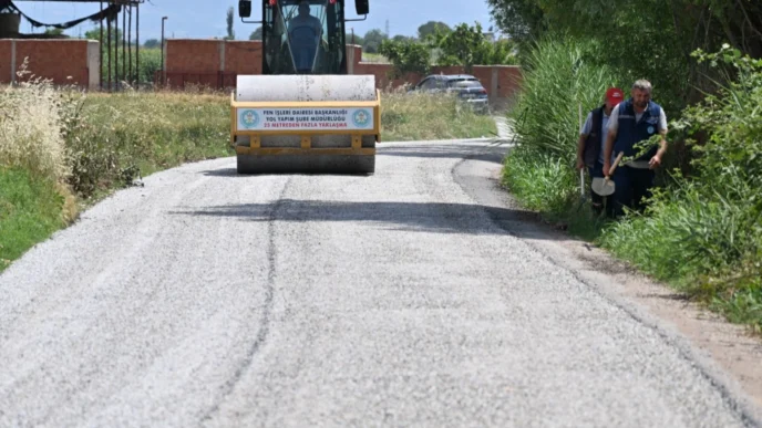 Manisa'da 5 mahalleyi bağlayan yol baştan sona yenilendi