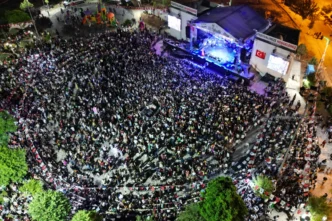 Mardin'de tarihi rekor: Kiraz Festivali’nin kapanışında 65 bin kişi Funda Arar ile coştu!