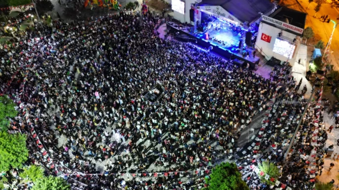 Mardin'de tarihi rekor: Kiraz Festivali’nin kapanışında 65 bin kişi Funda Arar ile coştu!