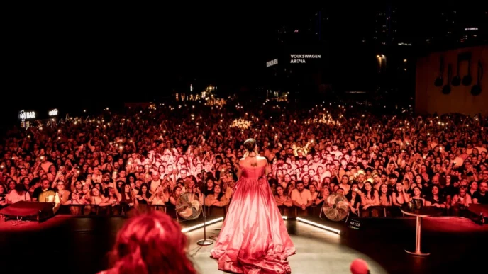 Melike Şahin'den Maximum Uniq Açıkhava'da unutulmaz gece