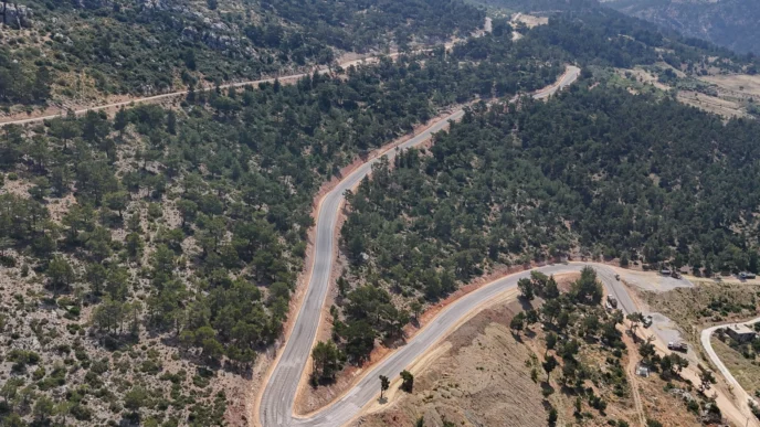Mersin Büyükşehir, Gülnar’da 5 mahallenin yolunu genişletti