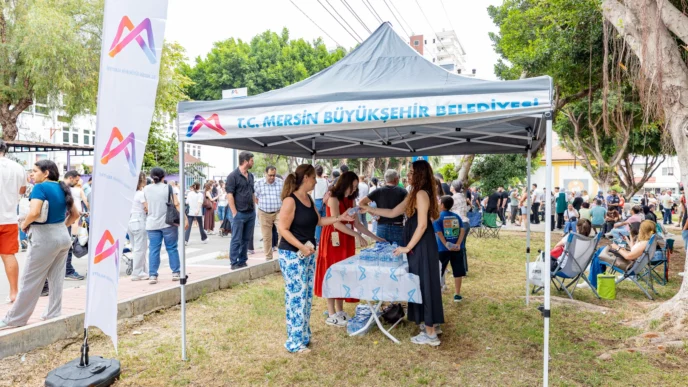 Mersin Büyükşehir öğrencileri ve ailelerini LGS günü de yalnız bırakmadı