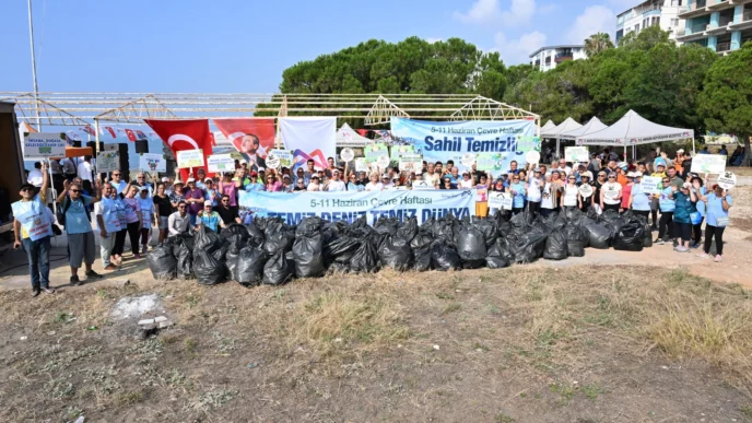 Mersin’de Çevre Haftası’nda sahiller temizlendi