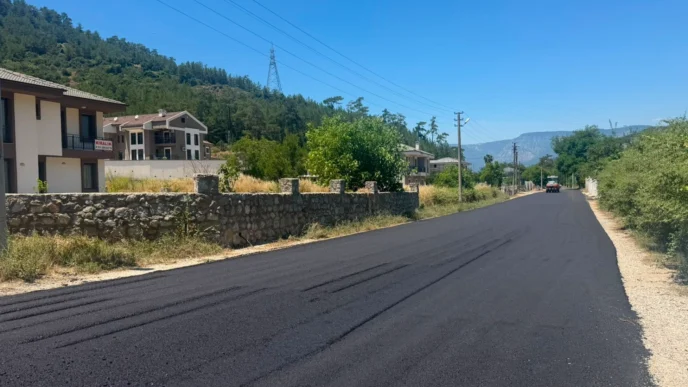 Muğla Marmaris’te yol çalışmaları sürüyor