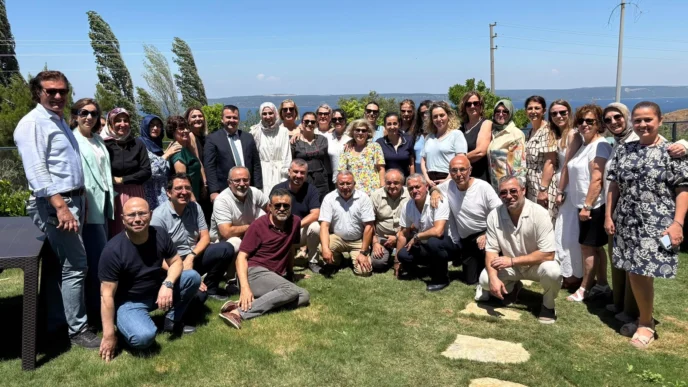 Okul müdürü yeniden atandı, veliler bayram yaptı