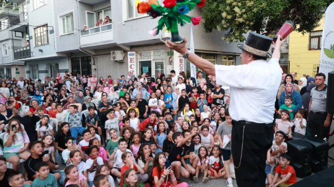 Osmangazi Belediyesi’nden karne hediyesi: Yaz Mahalle Şenlikleri