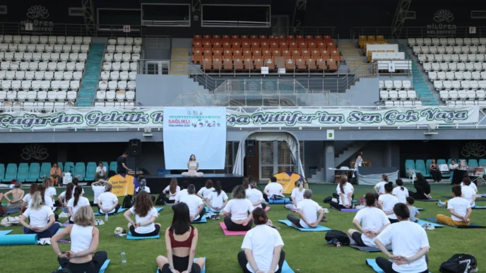 Sağlıklı yaşlanma için yoga yaptılar