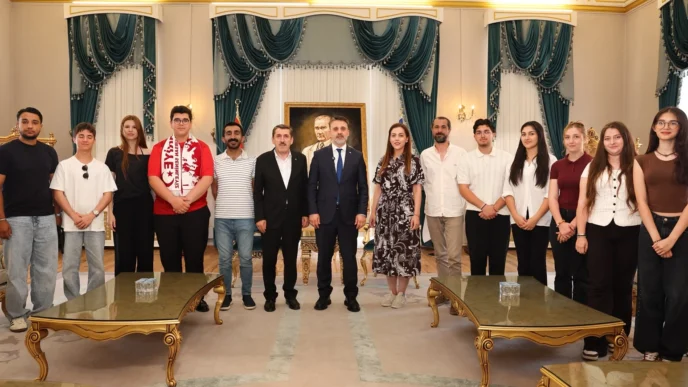 Şampiyon marşın Bursalı bestecileri Büyükşehir'de ağırlandı