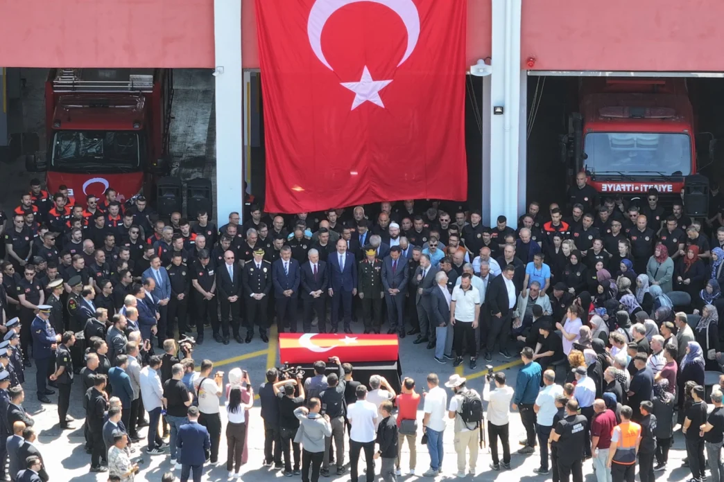 Şehit itfaiye eri Mehmet Tekeli son yolculuğuna uğurlandı