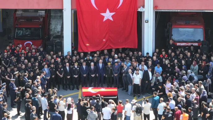 Şehit itfaiye eri Mehmet Tekeli son yolculuğuna uğurlandı