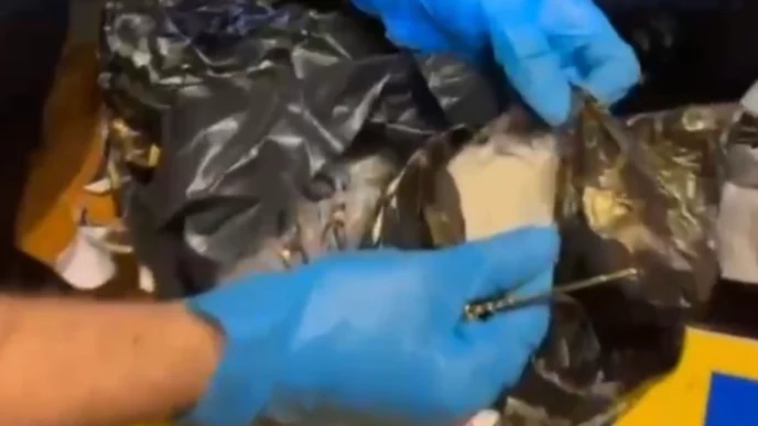 Ticari taksinin motor bölümünde 710 gram metamfetamin!