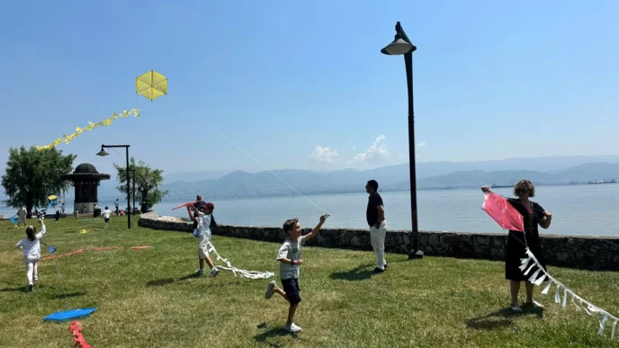 Uçurtmalar Kocaeli'den barışa uçtu