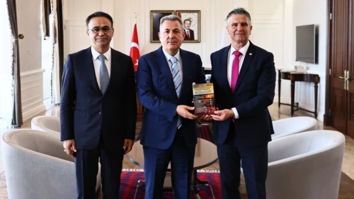 Vali Elban'a İzmir Eğitim Müfettişleri'nden 'Disiplin Soruşturması' kitabı