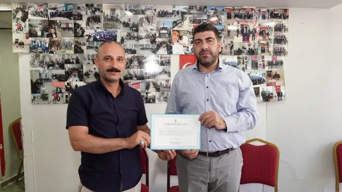 AK Parti Mardin İl Başkanı Mehmet Uncu sahada