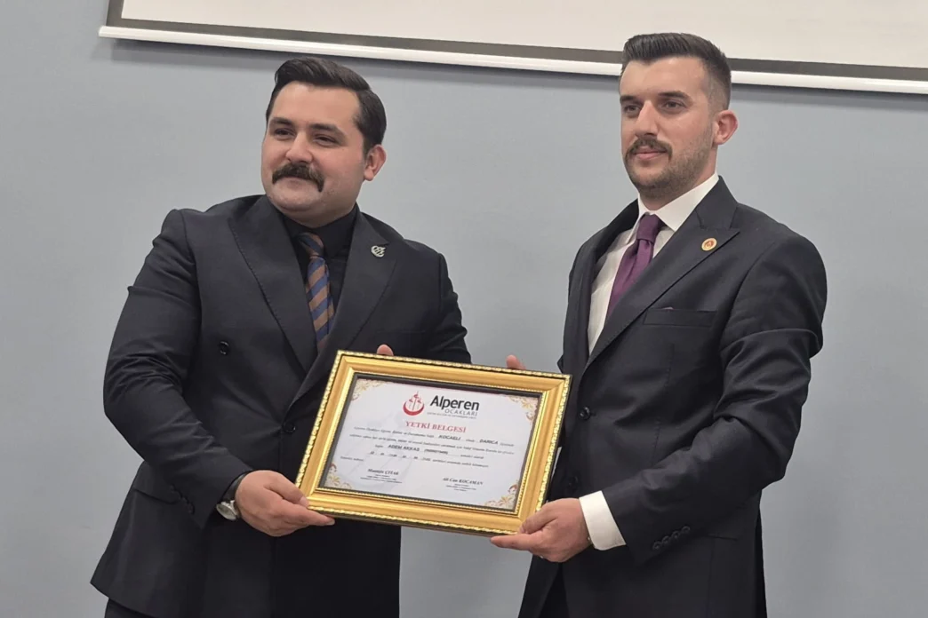 Alperen Ocakları Darıca'da yeni dönem... Adem Akkaş mazbatasını aldı