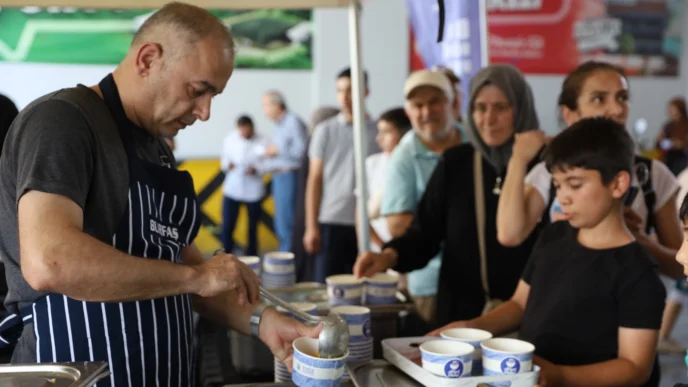 Bursa Büyükşehir ikramlara Gürsu'da devam etti