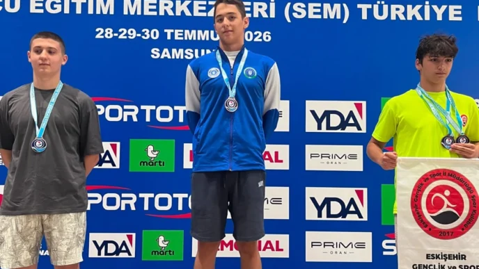 Büyükşehir Belediyesporlu yüzücülerden 3 madalya