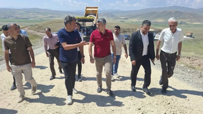 Diyadin Kaymakamı Korkusuz'dan köy yollarına yakın mercek