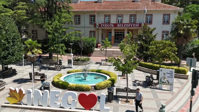 İnegöl Belediyesi eski binası, Gençlik Merkezi’ne dönüşüyor
