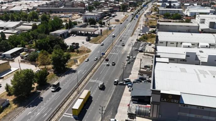 İnegöl Belediyesi yetki alanındaki bölgelerde asfalt uygulamalarına devam ediyor