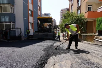 İstanbul Maltepe’de asfalt hamlesiyle yollar yenileniyor