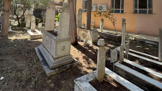 İzmit Hüseyin Paşa Camii haziresine Büyükşehir vefası