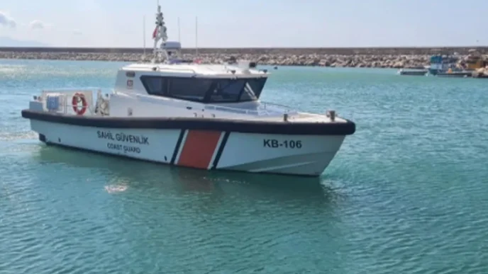 Keşan Yayla Sahili'nde bot faciası! 2 kişi aranıyor