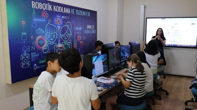 Kocaeli İzmit Belediyesi Robotik Kodlama ve Yazılım Evi’nde eğitimler başladı