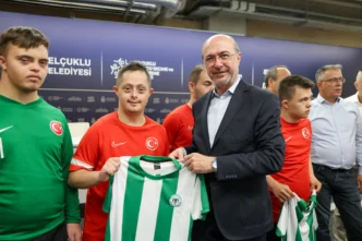 Konya'da Başkan Pekyatırmacı Down Sendromlu Milli Takımla buluştu