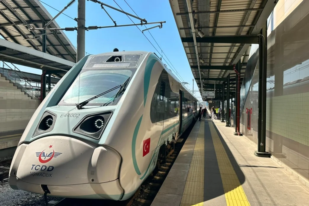 Millî elektrikli tren seti Trakya'da ilk seferine çıktı